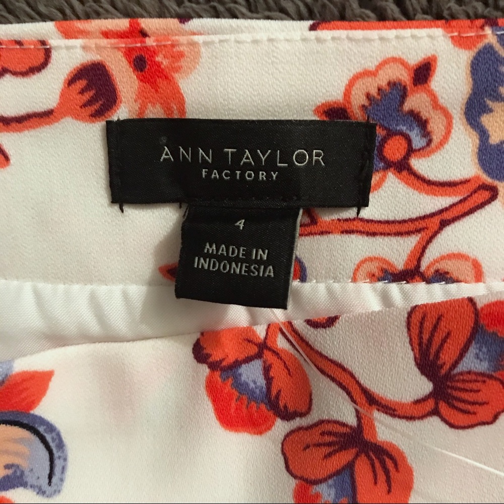 Ann Taylor Factory • Floral Long Pencil Skirt - Picture 3 of 7